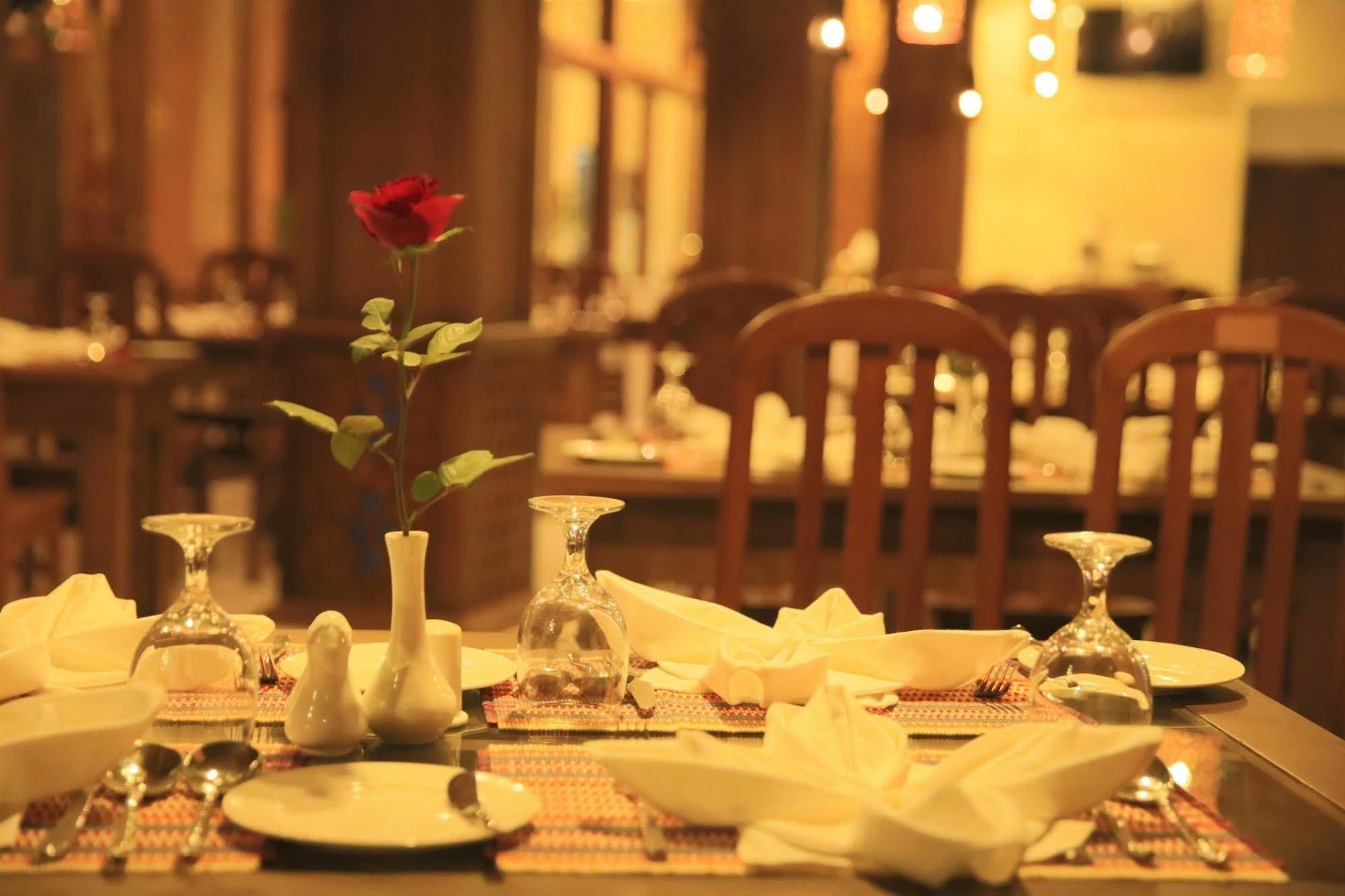 Thousand Island Hotel Inle Lake Екстер'єр фото