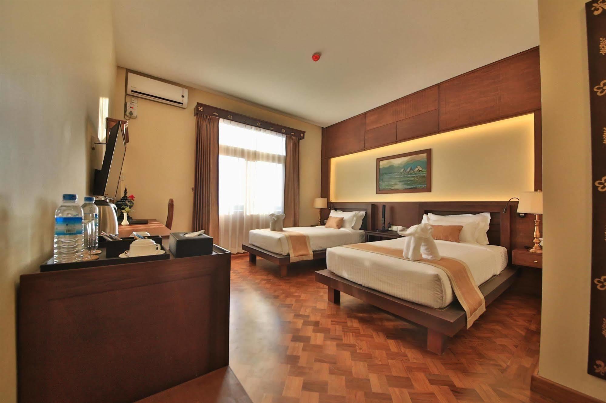 Thousand Island Hotel Inle Lake Екстер'єр фото