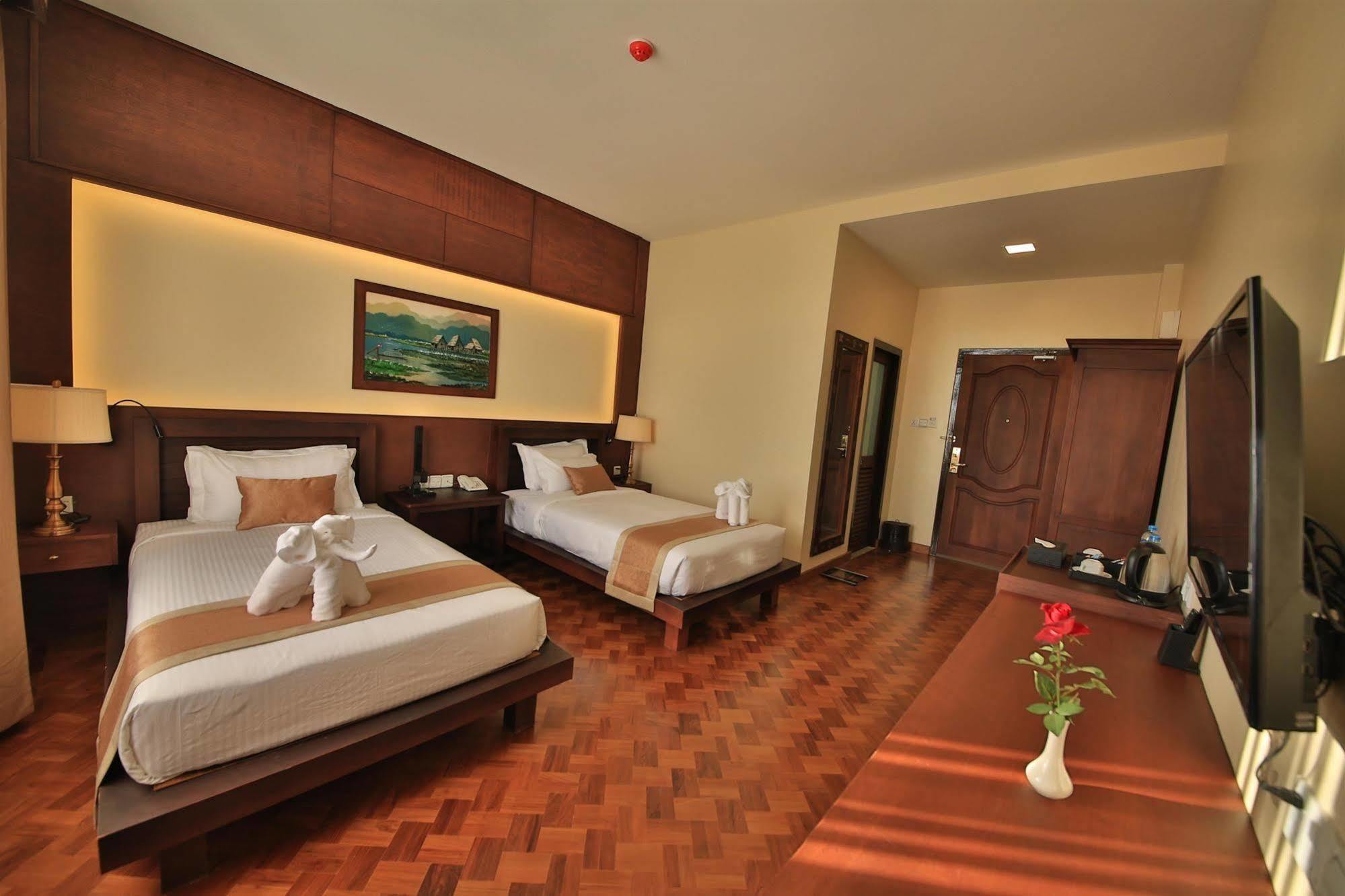 Thousand Island Hotel Inle Lake Екстер'єр фото